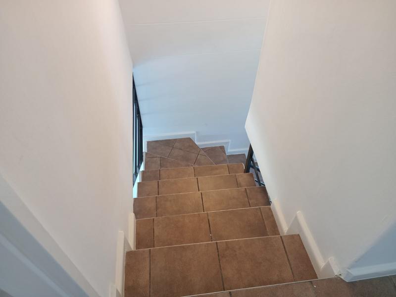 To Let 2 Bedroom Property for Rent in Uitzicht Western Cape